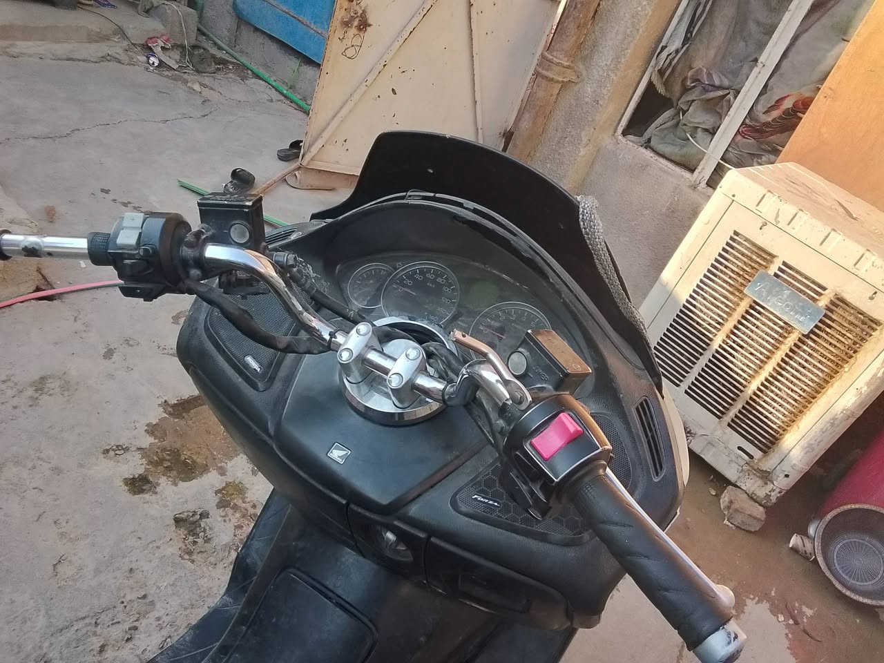 السلام عليكم
زعفرانيه
***********
خلصت بانزين وطفت وبعد ماشتغلت
ماعرف شنو بيه فيتبم أو نوزل أو جويتر ماعرف
بيع 
550
دراجه نظيفه
