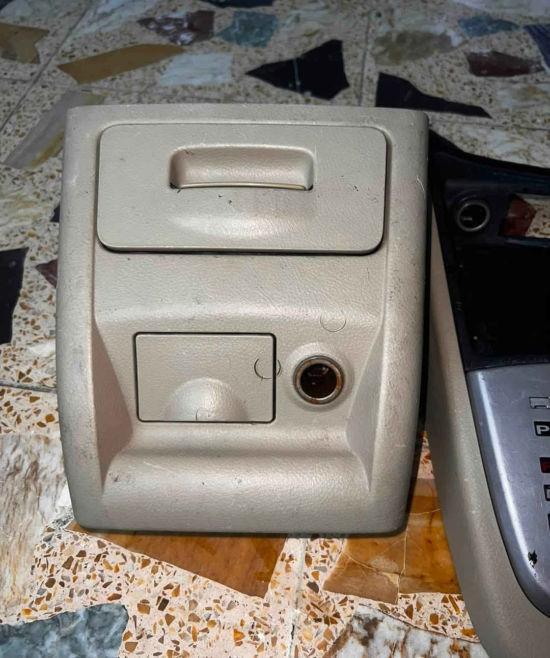غراض سنتافيا نضيفات 100‎%‎ قاعده فيوزات الرئيسيه خليجي وليس امريكي السعر 300 وبيهن مجال العنوان بغداد البلديات للتواصل خاص او واتساب ***********
