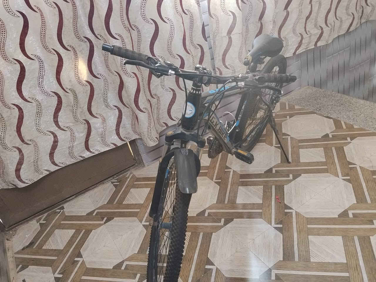 للبيع سعره 60الف رقم الهاتف ***********
