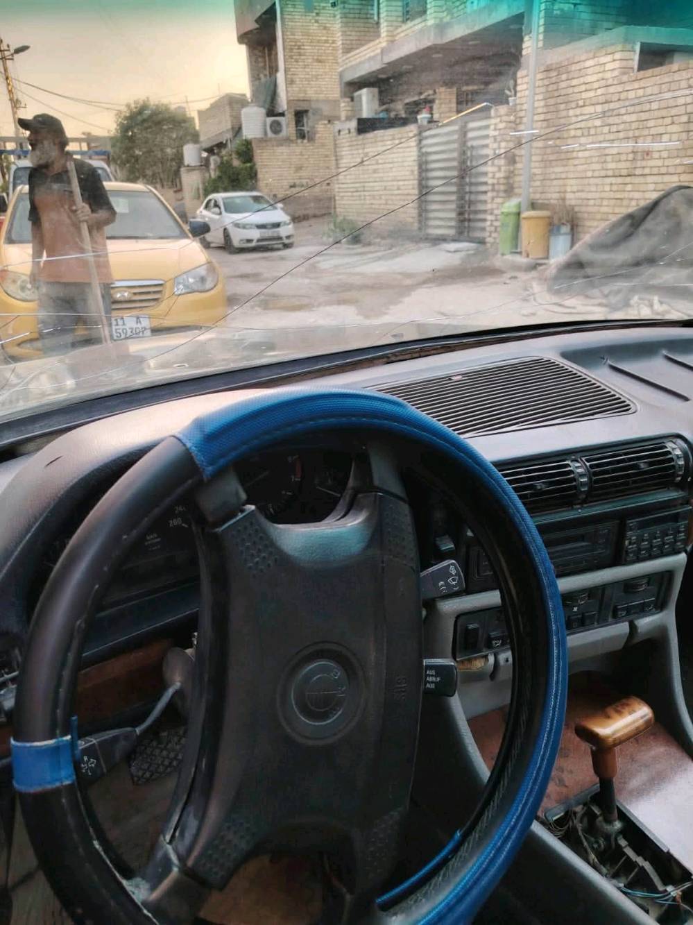 سلام عليكم Bmw735 محرك مفتوح كير جديد اكسل وايرفلو جدد حداديه من طول للطول جديده سياره جاهزه منضومه تبريد كاملة فقط الكتف مال الفان مال تبريد شغل وطلع وين متريد رقم بغداد تحويل مباشر سنويه لل27 ماعليها كلشي مكانها بغداد زعفرانيه موديل 93