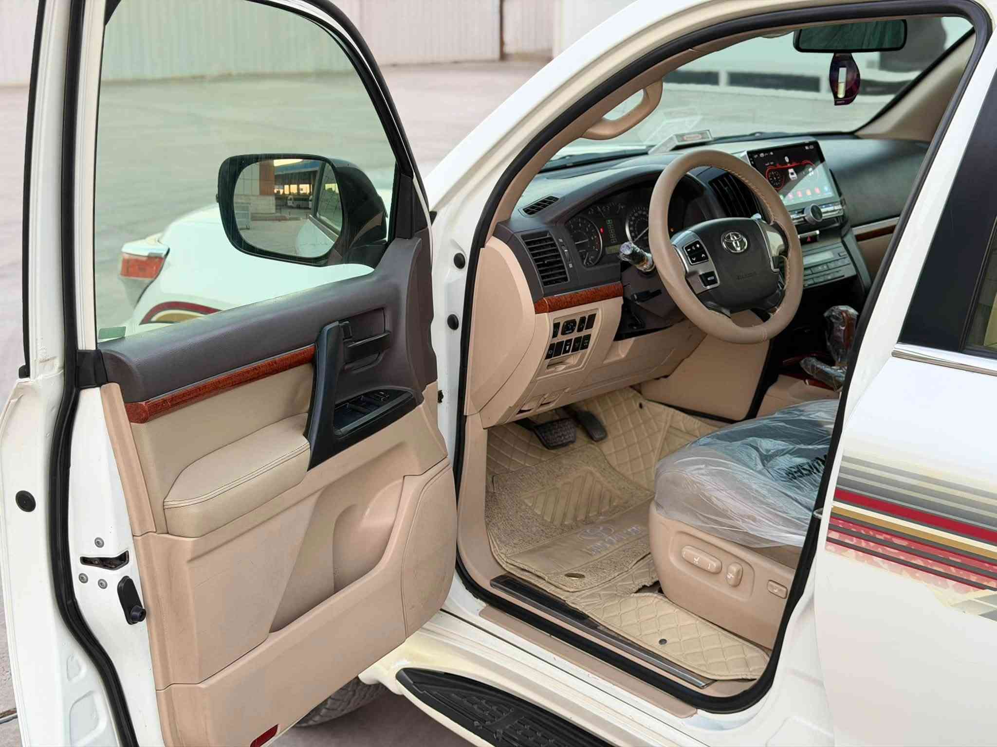 🚘 LAND CRUISER G.XR 🚘
تويوتا لاندكروزر مديل 2012 بريم اصلي محرك 6 سلندر فول مواصفات بصمة. فتحة. طفاية حريق. 3 قطع تبريد. مناخ منفصل. تحديد مسار. مثبت سرعة. مانع انزلاق. فورويل. مقاعد كهرباء. مري كهرباء. حساسات امامي + خلفي. نقطة عمياء + مواصفاته آخرى 
السعر : 29.000$
للأتصال : ***********
العنوان : بغداد البياع
