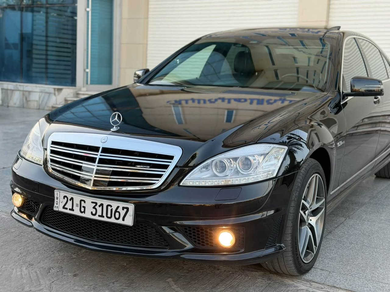 السلام عليكم مرسيدس S63 AMG بلاد للبيع السياره جاهز كالفه من الضربه والصبغ ماشيه 95 الف حلوه جديده ونضيف فووول مواصفات معروفة موصفاتها مكان السياره بغداد السعر بلاش جوه السوك للاستفسار ***********
