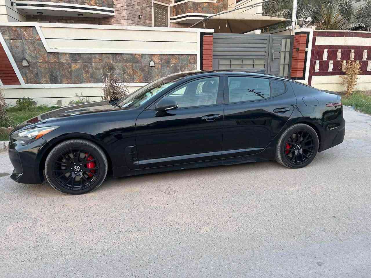 بسبب الوعود الكاذبه السعر 160 وترهم مراوس
سلام عليكم كيا ستنجر2018  (gt2) اعلى فئه بيها
وسنويه قبل اسبوع جددتها ل 2030 
مزوده شوت kn وبلكات وبرمجه
تخم تاير وباتري  جديد وأدامه كامله
محرك: V6 توين تيربو
المواصفات : فول 1/1 
مواصفات هواي لاتعد ولاتحصى معروفه بال gt2
5وضعيات قياده
(Eco+comfort+sport+smart+costm)
 نظام داتا شو(يعرض السرعة وباقي تفاصيل السيارة على الجامة مقابيل السايق)
تشغيل عن بعد 
رادارات جانبيه 
رادارات امامي وخلفي 
رادارات بالمري ونقطه عمياء 
كاميرا 
دخول ذكي اربع ابواب 
لدات ترحيب جميع الابواب وترحيب باللد النهاري
عدسات digital adaptive led تتحرك مع المقود 
iso fix لتثبيت مقاعد الاطفال
انذار مانع سرقه
رادار للفرمله التلقائيه
نظام صوتي 
نظام ملاحه navigation 
نظام auto hold 
نظام auto stop
ماسحات متحسسه للمطر 
شاشه تحتوي ابل كار بلي واندرويد اوتو وعلى كافة المعلومات والتحكمات 
هيدروليك متكيف في وضعية القياده الرياضيه 
بانوراما 
بريكات بريمبو اربعه بستم
كشنات جلد مع خاصية التدفئه والتبريد
تحكمات كشن كهربائيه 
ستيرن كهرباء ذكي 
تبريد قطعتين تبريد منفصل مناخ كامل بدون اي نقص 
شفتات خلف المقود 
بصمة تشغيل
اضاءه ترحيبيه داخل المقابض 
كروس كونترول 
تحكم صوتي 
السياره 4matic دفع رباعي 
حجم العجلات 19 
نظام مانع انزلاق وabs 
مري شفط واشاير بالمري 
لدات اناره مخفيه داخليه بالدشبول مع امكانية تغيير الالوان
حساسات بالكشن
وبعد هواي مواصفات بيها 
حادثها مال امريكه موجود ب الصوره ربع الجاملغ صبغ وبغداد نحكت حكه حيل بسيطه يم الباب نرشت عله كدها وموجوده عندي صوره وبيها مكانين بارد 
السياره مابيها اي نقص سيرفس كامل جديد من كل نواحي 
گير ومحرك خير من الله ومكفولات من اي شيء 

للاستفسار  اكثر خاص اوالاتصال 
***********
مكان السياره ميسان

