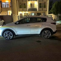 كيا سبورتج 2020  خليجي @ماشية 81 الف بيها طخة بالباب كما موضحة بالصورة...