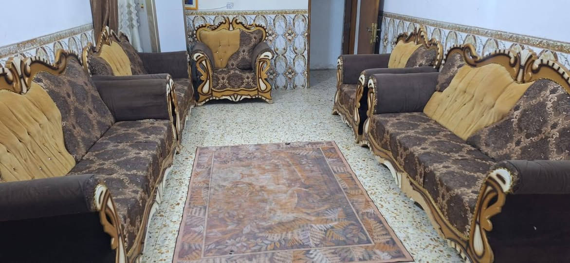 قنفات 10 مقاعد للبيع
ملاحظة كرسي واحد بي خسفه 

السعر 225
المكاني التاجي المشاهدة 

*********** اتصال او واتساب
