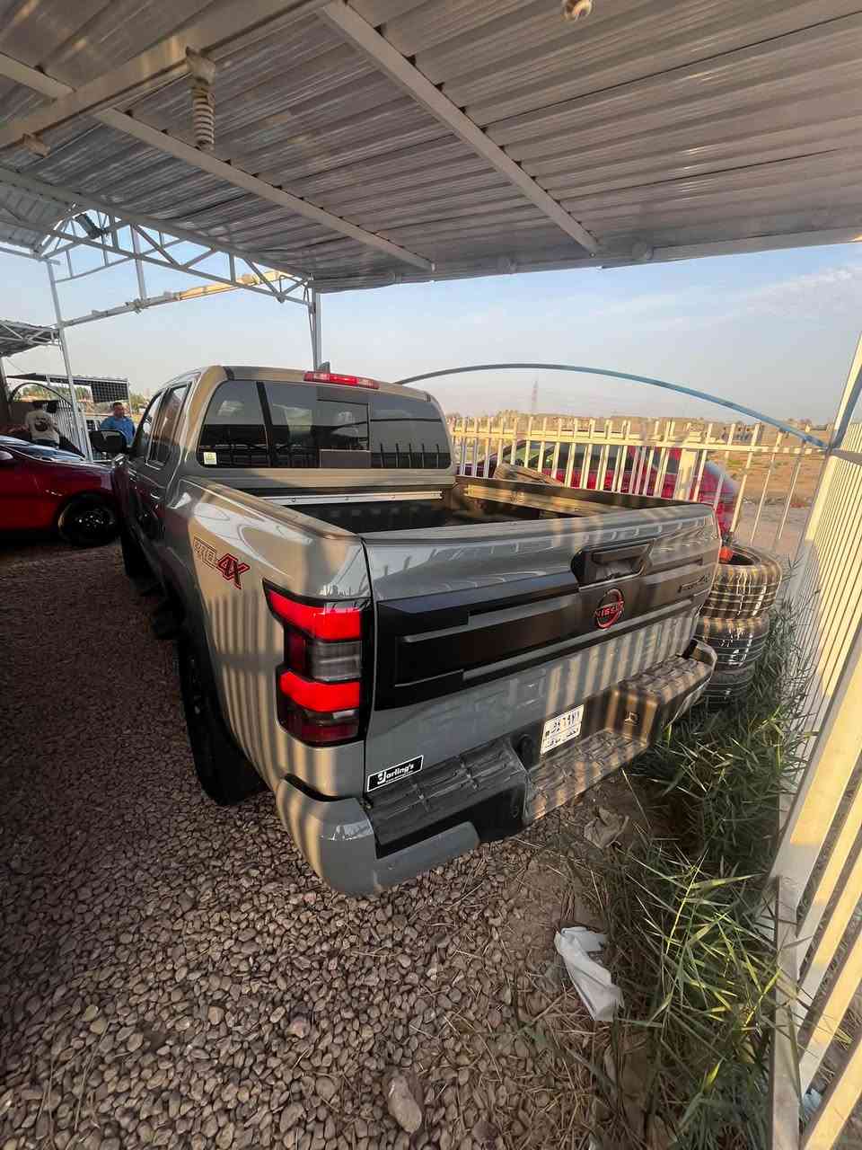 نيسان فرونتير PRO-4X موديل 2025، لون رمادي اسمنتي مميز (Nardo Grey). السيارة بحالة الوكالة وجاهزة لأي تحدي! 💪
🚗 أبرز المواصفات:
 فئة PRO-4X الأصلية (دفع رباعي قوي، نظام تعليق مخصص). السياره كفاله عامه
 شكل هجومي ورياضي بلمسات باللون الأحمر.
 دعامات جانبية (Side Steps).
 إطارات وكالة بحالة ممتازة.
 رقم لوحة فحص مؤقت 
السيارة موجودة في الحلة للمعاينه والفحص.
لا تفوت الفرصة، سيارة مميزة بمعنى الكلمة.
📞 للتواصل والاستفسار: ***********3

نص مكتوب في الصور:
- 42059876