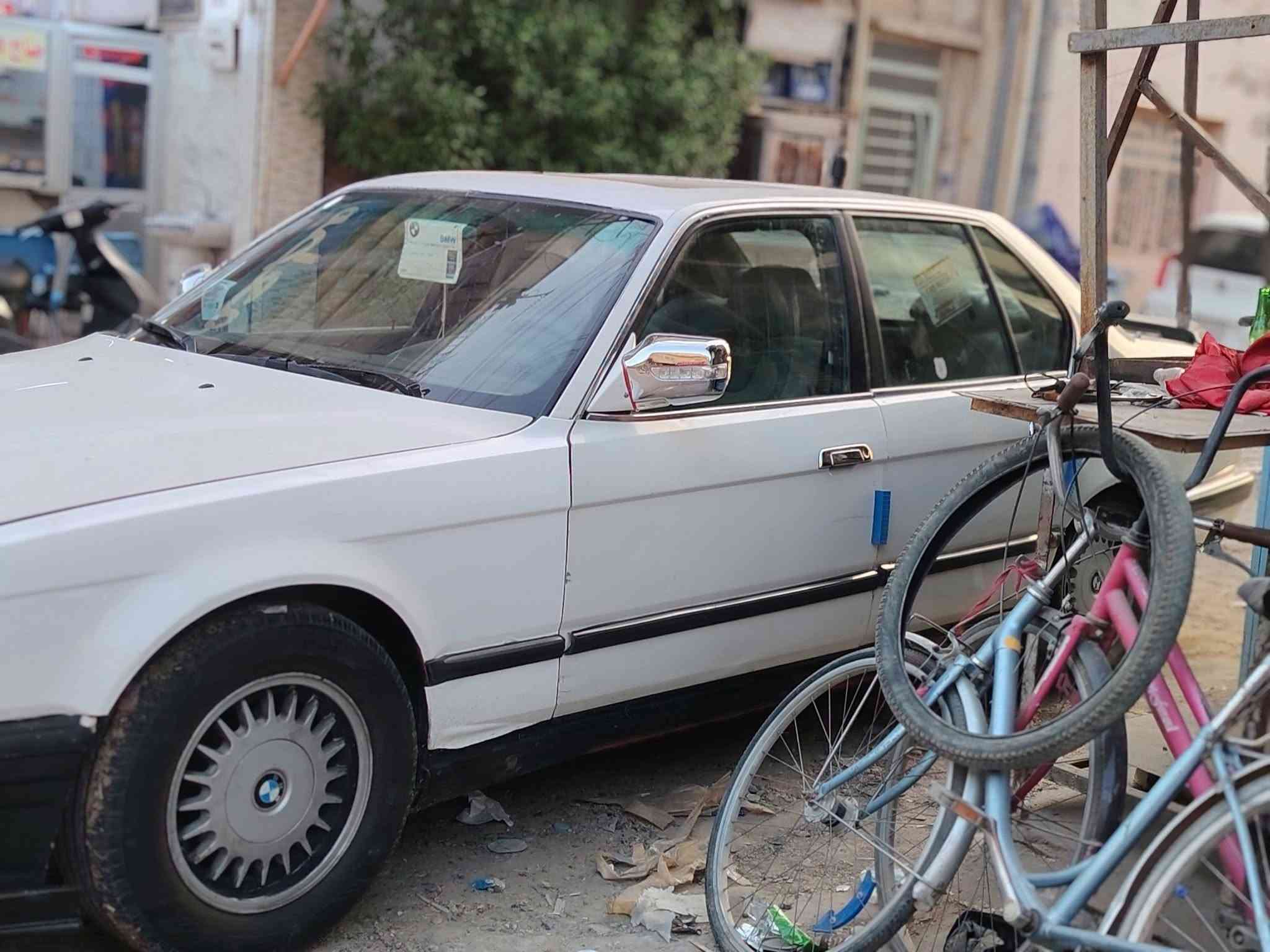 السلام عليكم موديل 92 حجم 730  تحويل ثاني يوم مكينة بيهة لاستيك ولف بس اول متشغل تبخر شوية وتكطع بدون تنقيص كير اوتو السيارة موضح كلشي بالفيديو عوزهة ترتيب بسيط السعر ٢٧ المكان بغداد ***********
