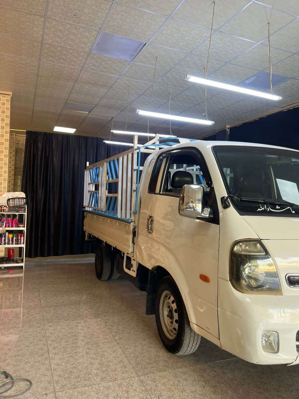 کیای بار 2009 ی 3000 سۆپەر برێکی بەسراوە کامل سێرڤس کراوە چەمچە و ناوبۆدی پێوەیە ٤ تایەی لۆک گێڕ و مەکینە بەشەرت تەبریدی مەزبووت ڕزیوی نیە لەژێر ئیشایە یەکسەر باری پێ بار بکە ٢٥٠ مەسرەفی نیە کۆدو بارکۆدی بۆ کراوە بەناوی خۆمانەوەیە بێ عەیبوو عارە سەیارەکە سعری ٧٣ گەڵاو معامەلە تەلەفون بۆ خاوەنەکەی بکەن  ژ.م ***********/*********** بنجوين, السليمانية
