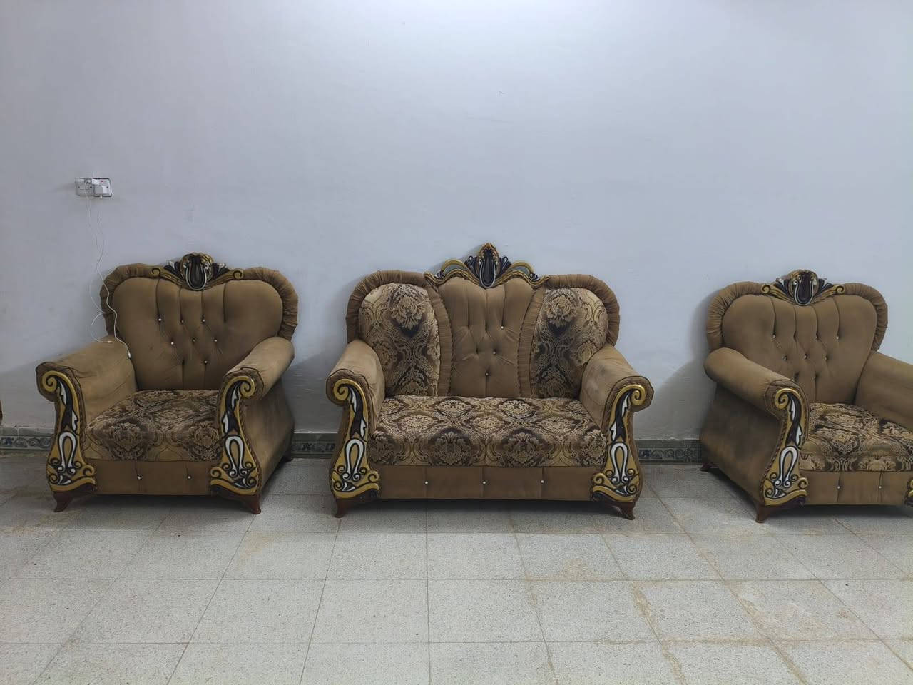 تخم نضيف ١٠ مقاعد ٣٢٥ وبي مجال حي العسكري العماره
