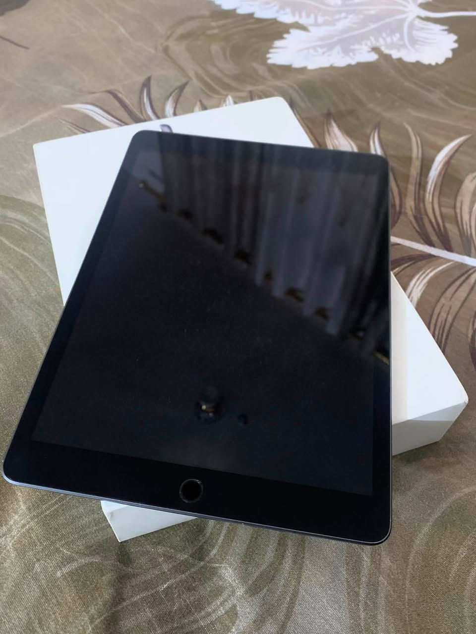 السلام عليكم ورحمة الله 

للبيع:

ايباد 9
ذاكرة 64
بطاريته كلش زينه
ما مفتوح وكلشي شغال من Touch ID وكلشي
الايباد نضيف مستخدم دراسة وشويه العاب
متواجد ب المحاويل 

السعر 250 والي يريده يراسلني خاص ونتفاهم

***********  
واتس ع الرقم .
