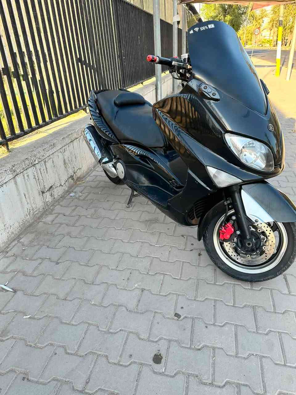 سلام عليكم دراجة T MAX للبيع كفرات بلادي بيهة كلج مالوسي اصلي وبيهة ستيرن رياضي وبيهة بعد تزويد دراجة شغالة ونكرة سلف بكل وقت دراجة جديدة بس بيهة بدية بكن ابيع كوم حديد عارضهة 1700 الف العنوان بغداد الكرخ للاستفسار اتصال او وتساب ***********

