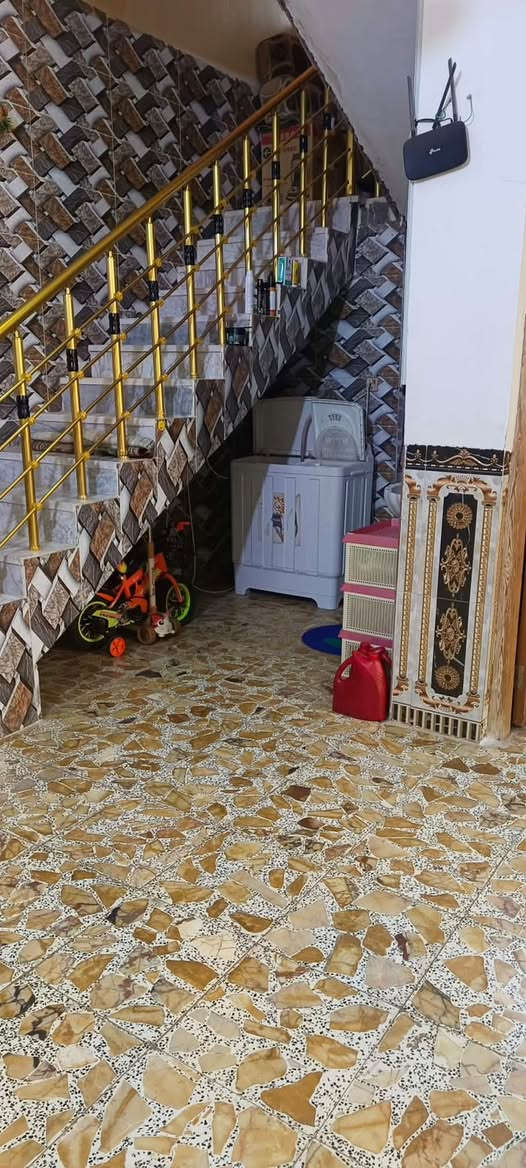 دار سكن  مع البساتين للبيع
الموقع ال بو عليان قرب حسينه انصار الامام المهدي (ع) على التبليط مباشر 

الموصفات مدرسه قريبه خدمات كامله 
البناء طابوق وسكقف كونكريت بناء حديقه وطارمه البيت 300م
نخل شويثي 15نخله  بالحديقه مع بستان دونمين

البناء غرفتين صالة مطبخ صحيات واستقبال خارجي يباع مع او بدون البساتين 
للاستفسار مراسله الصفحه او الاتصال ***********
