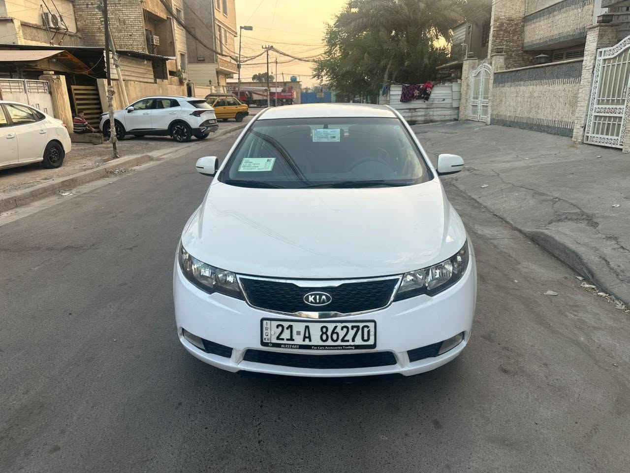 سلام عليكم شباب عندي كيه سيراتو رقم سليمانيه هزه ورقم وسنويه جديده محرك 1600 كير ومحرك حداديه تتدفئه وتبريد ثلج  شاشه جبيره كامره دوشمه ارظيه وكشنات جاهزه مكانه بغداد صبغ 3 قطع *********** بغداد, العراق
