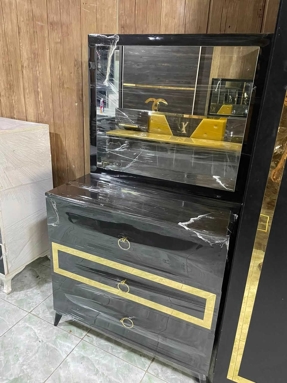 غرفه نوم تركي بيبان مستعمل نظيف  للبيع
( سعر425) (‭***********‬) واتساز عنوان كركوك 📍شارع حسابات بصف مطعم باب الحسابات  (5قطعة)
