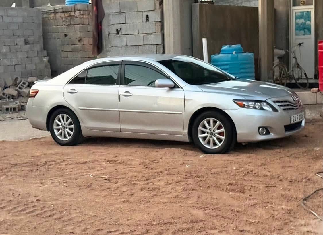 السلام عليكم
كامري موديل 2011 
بيها صبغ بنيد فقط 
تدفئة تبريد حدادة كله جاهز
غرفتها نظيفه  
مواصفات Le
للإستفسار ***********

