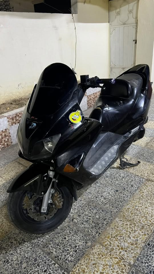 السلام عليكم 
فورزه 06 نظيف المطور 
بي كسر بل درع كسر خفيف مبين بل تصوير
مكينه مامفتوحه
كهربائيات شغال
مطور شرط انطيك تحركيه ومعدل فوول 
مامفتوح 
السعر 550
***********
