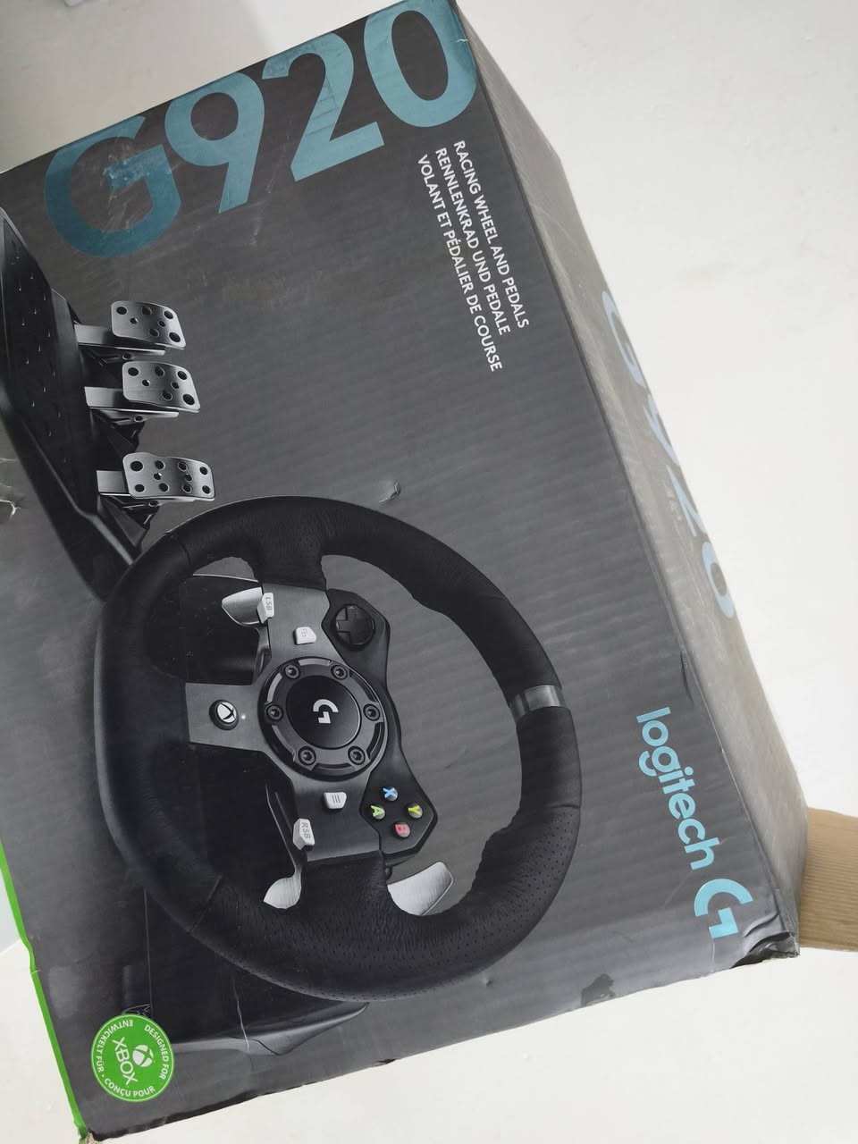 مساء الخير 💚 💙
دركسون Logitech G920
نظافة  100٪ كامل ملحقات مع الكارتونه سعره قفل 250 نهائي متوفر توصيل مكاني بغداد الحرية ***********

