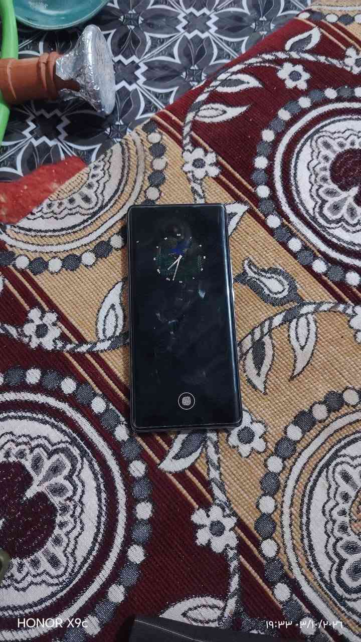 هونر اكس 9 A للبيع ملحقات فقط شاحنه و كفر 
بدون كارتون بي فطرين بظهر ما مابينات 245 و بي مجال 
***********

نص مكتوب في الصور:
- HONOR X9c 19:33 03/10/2026