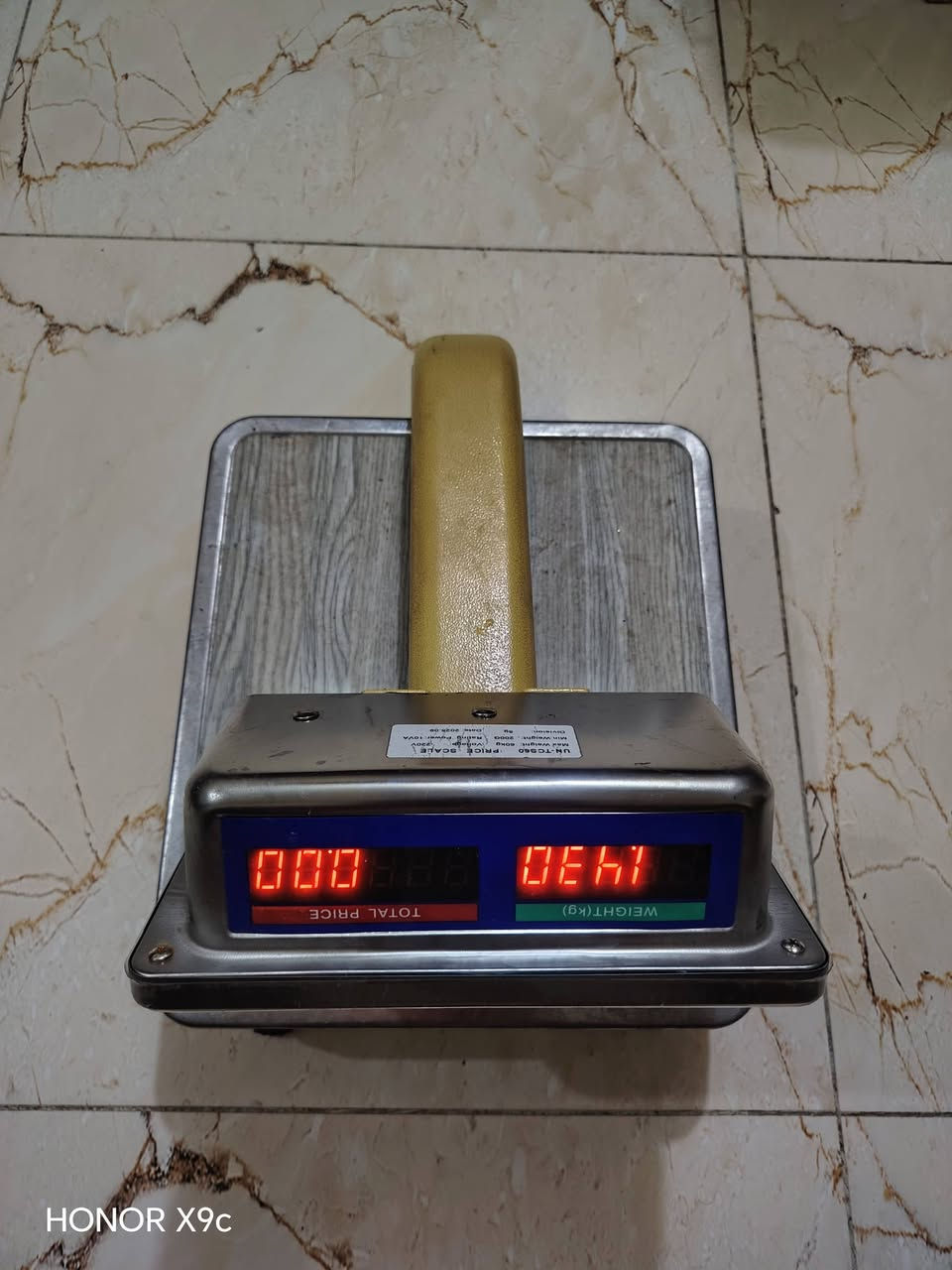 السلام علیکم میزان 50 كیلو جديد غير مستعمل سعر 000,50 عنوان کاطون الرحمه رقم الهاتف ***********

نص مكتوب في الصور:
- HONOR X9c