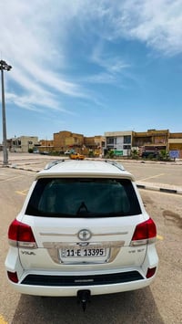 لاندكروز VXR • ٢٠١١ • فول للاخير