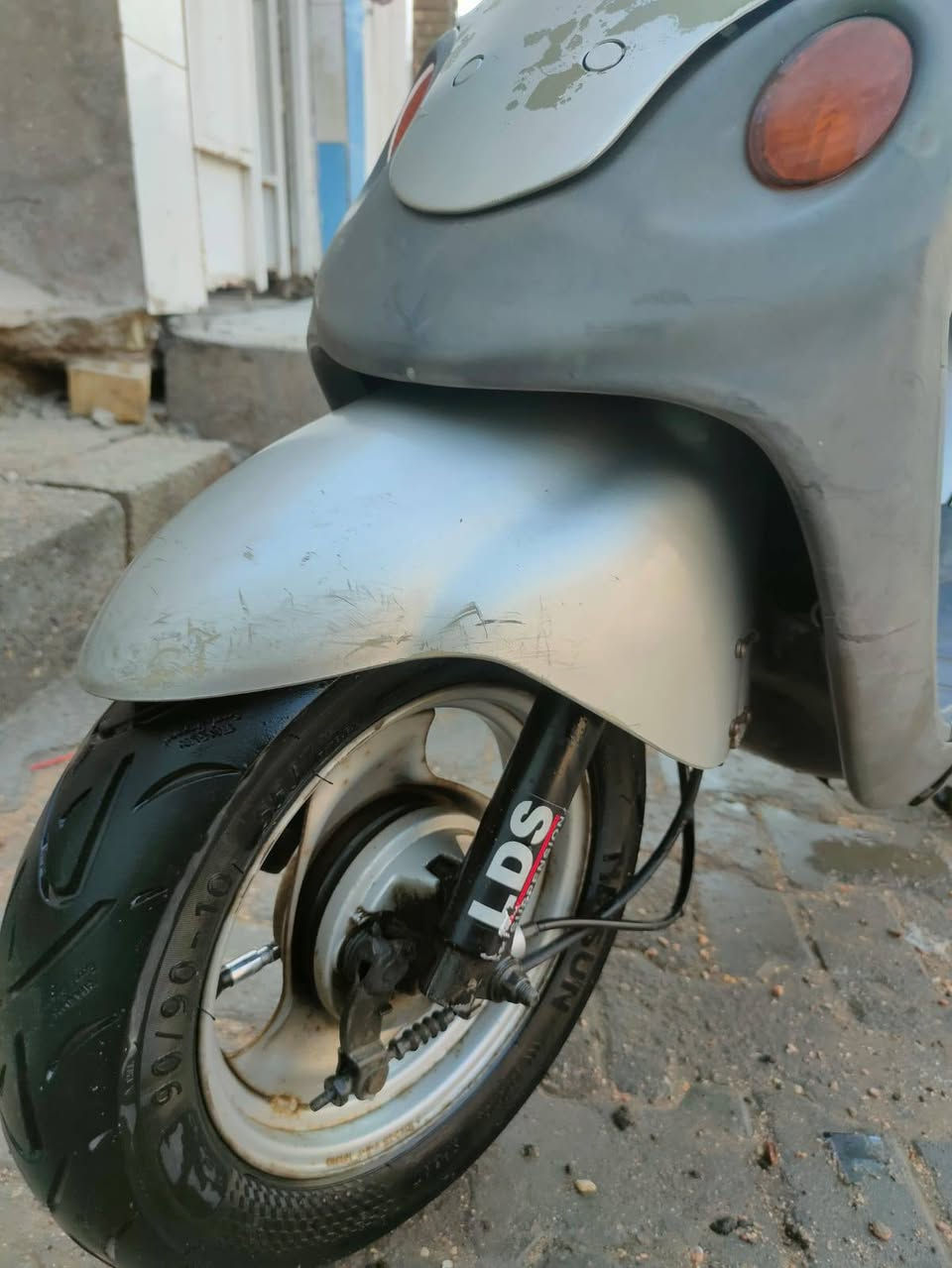 السلام عليكم دراجه بيجي ام 7زروف مكينه بلاديه مامفتوحه تمشي 80 فول دراجه شلعه ومعدل السعر 350وبيه مجال بصيط***********
