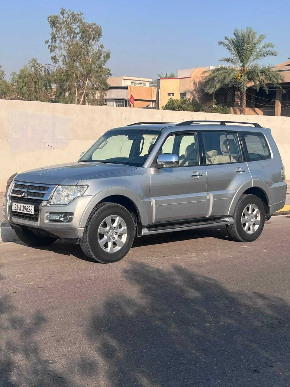 مسيبوشي باجيرو ٢٠١٨كويتي
المواصفات المعروفه
.فتحه سقف
.فور ويل
.٧راكب
.مرايه كهرباء
.حساسات
.شاشه وكامره
.تحكم سرعه
بيه شويه جاملغ امامي بارد وشويه جاملغ خلفي بارد ودعاميه اماميه صبغ فقط 
العنوان:ديالى بعقوبه الجديده
الرقم: ***********
السعر:١٦٥وبيه مجال
