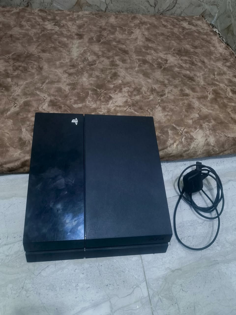 سلام عليكم 
جهاز ps4 للبيع بدون يدات ناقصه هارد داخلي فقط 
جهاز نظيف جدا 125 او مراوس بتلفون 
***********
