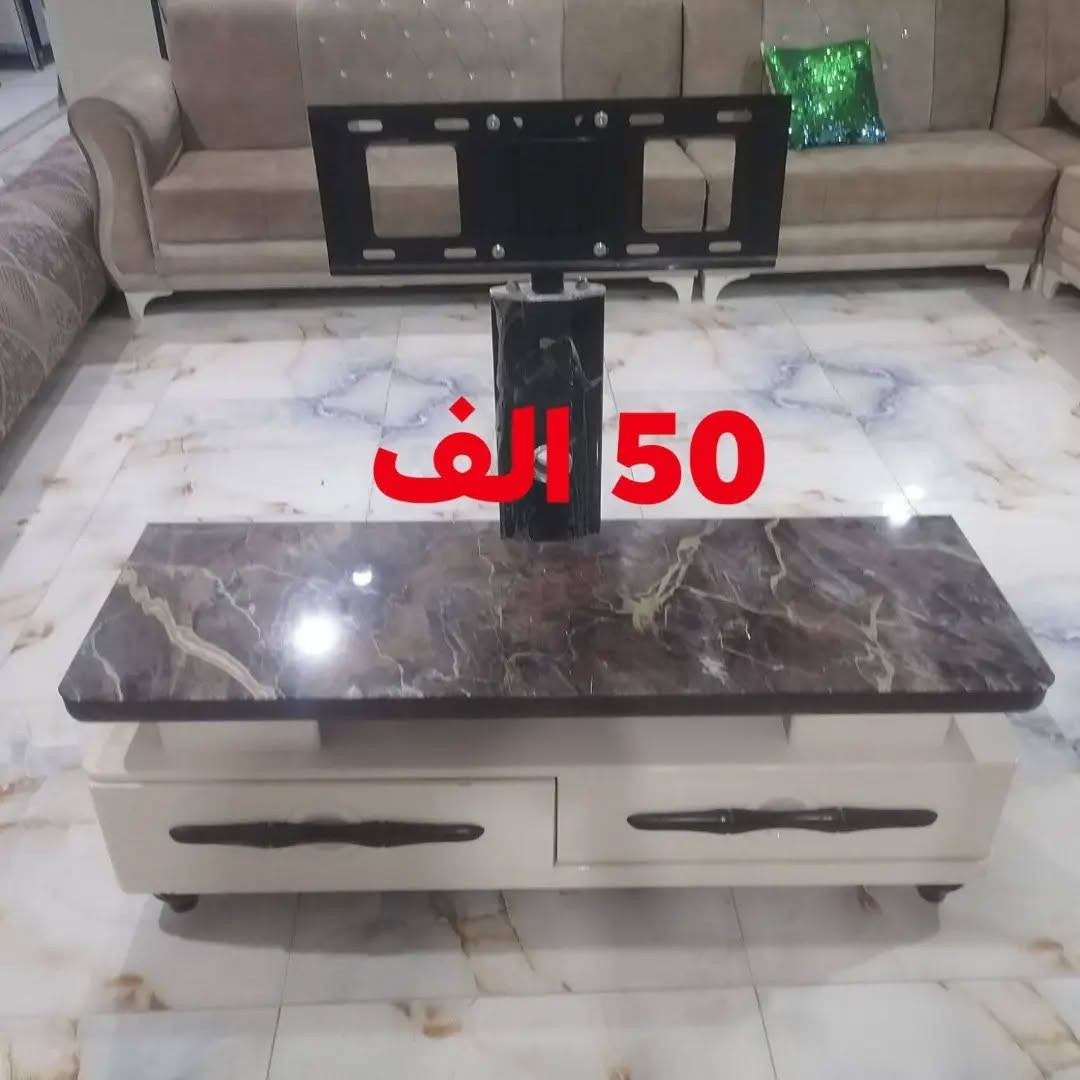 

نص مكتوب في الصور:
- 125 الف نجاره ثقيل
- 50 ألف
- 25 ألف
- اخو الجديد
- 15 الف
- نظيف ثقيل
- متر تكمه ثقيل 75 الف