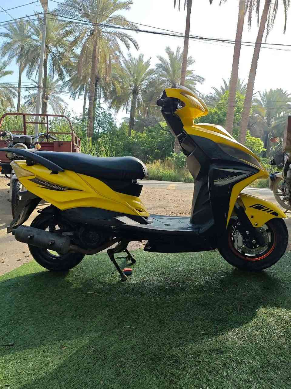 السلام عليكم جامبو صيني للبيع  سعرها 300 وبيها مجال دراجه تخبل نكره سلف كهربائيات كامله شغاله نقصها فقط باتري  متواجد واتساب ***********
