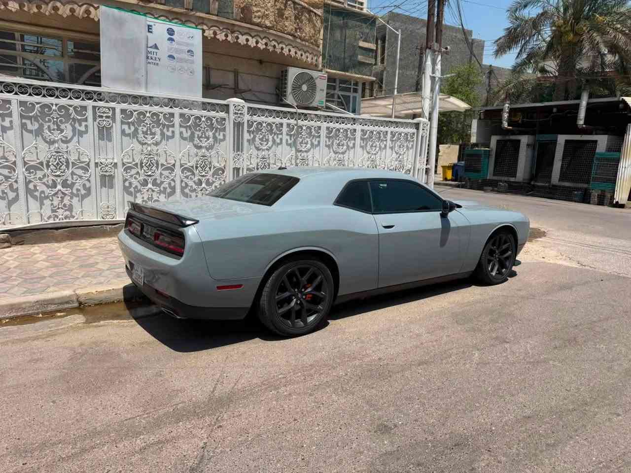 السلام عليكم
جالنجر GT بلاك توب 2021 💛
لون سموك ( 189 وبيها مجال )🩵
بدوون ايرباك بدون شاصي بدون لغد
حادثهة بسيط جاملغ وبنيد صبغ 
ماشية 47 ميل فقط
كشن السايق كهرباء 
شاشة وسط و شفتات ستيرن
وحساسات خلفية
مري جوانب هيتر
ابل كار بلي 
مراية وسط تعتيم ذاتي
كير مكفول مكينة مكفولة بدون فتح 
مبرمج مراوح
السيارة ناصبة و كاعدة ومعتني بيهه

وهذا رقم الشاصي 
2C3CDZJG4MH670660

عنواني حي الجامعة او زيونة
***********
