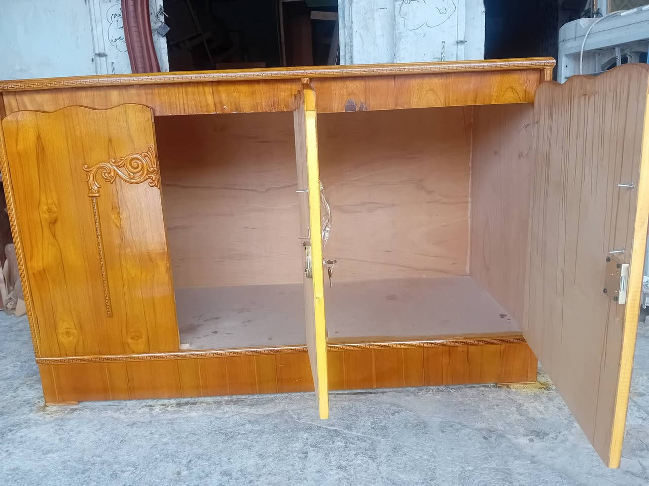 بوفيه • مستخدمه • متر ونص