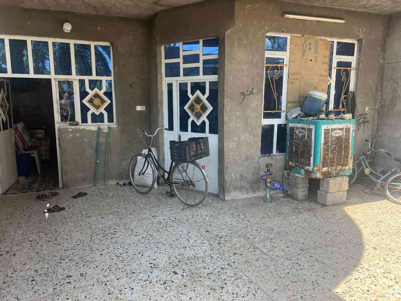 اسلام عليكم دارين البيع المدائن الجعاره  المساحه الكليه 400 الدار الاول مساحه  280 يحتوي على 5 غرف نوم وصاله كبيره ومطبخ وستقبال كبير  الدار الثاني مساحه 120 يحتوي على غرفتين نوم فوك وجوه وستقبال وصاله ومطبخ الستفسار الاتصال على ‏‪
‏‪***********‬‏
