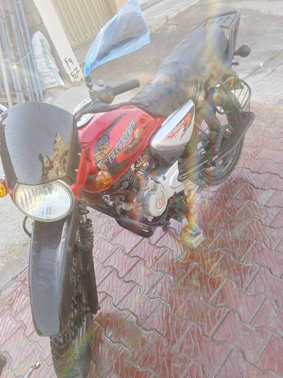 السلام عليكم دراجه بوكسر مرقم بغداد انكليزي جبلي 22 شكل ال23  الدراجه كامله مكمله محركه شاصي كله نضيف نقصه دوسه مال رجل الوره وحده فقط دراجه خير من الله تجي جيب فيتر وياك وتفحص سعره 1900 وبيه مجال للشراي *********** وتساب مكاني بغداد ابو غريب زيتون
