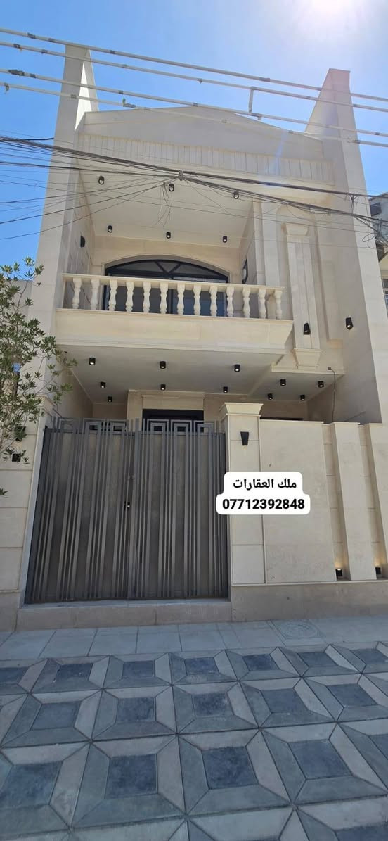 بيت للبيع في البنوك مربع الكنيسة المساحة ٥ ،١٢٧ الواجهة ٥ والنزال ٥ ،٢٥ شارع عريض ١٥ متر ٤ غرف نوم بي مدخلين بناء فول حديث ٢٠٢٦ للاستفسار مراجعة شركة ملك العقارات للاستثمار والتطوير العقاري في البنوك شارع الكنيسة مقابيل ماركت الروعة ***********
