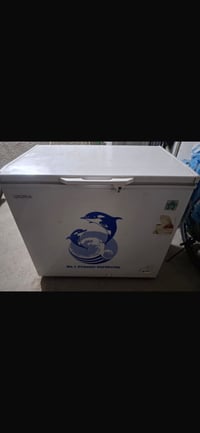مجمده للبيع ماطورها عاطل رايده ب100 وبيه مجال شي بسيط للاستفسار 077115...