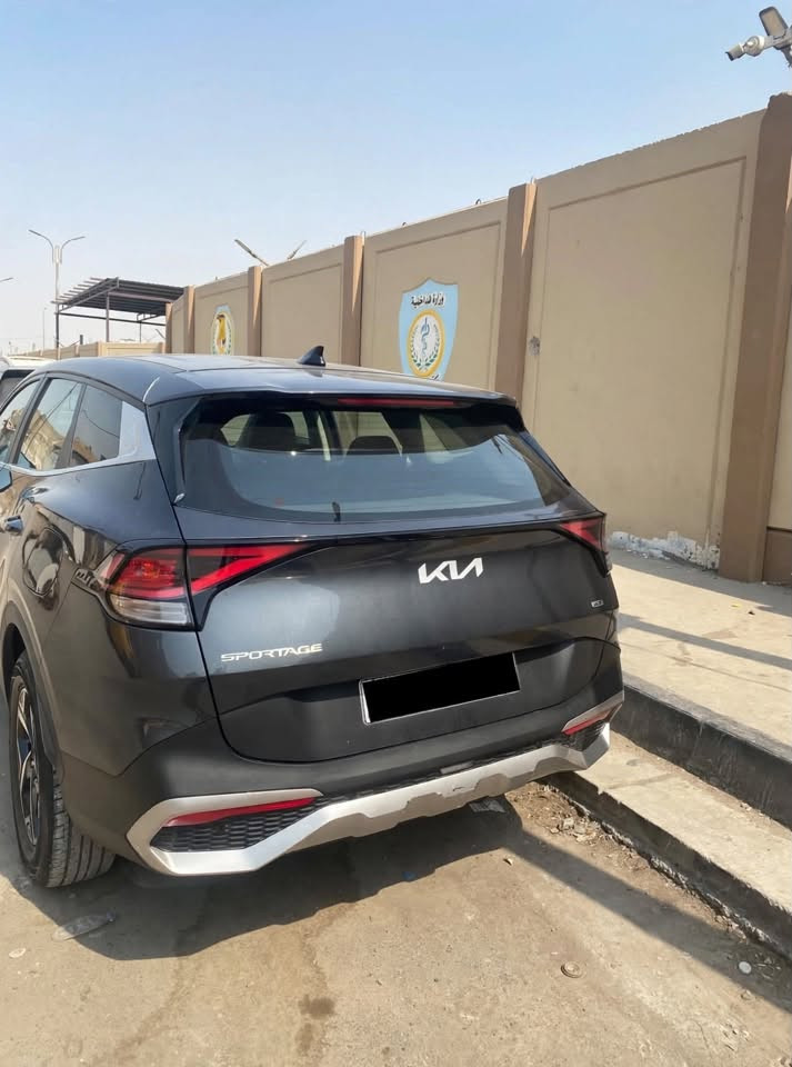 سلام عليكم 

سبورتج 2023 LX للبيع 

 سياره حادثه بابين خلفي مبدلات نفس لون 
 

موصفاته:

محرك 2.5لتر 4

سياره SPORTAGE

4انضمة قياده 
دفع رباعي 
رادار امامي 
حساسات خلفيه 
تحديد مسار 
تحديد سرعه 
بيه نظام الاوتو ستوب 
بيه نظام AUTO HOLD

تدفئه كشنات اماميه 

سياره كفاله عامه 
تخم تايرات جديد 

سياره ما عليها غرامات 

سياره موجوده 

السعر 190 وبيه مجال للطيبين
 
رقم هاتف ‭***********‬

صور حادث موجوده
