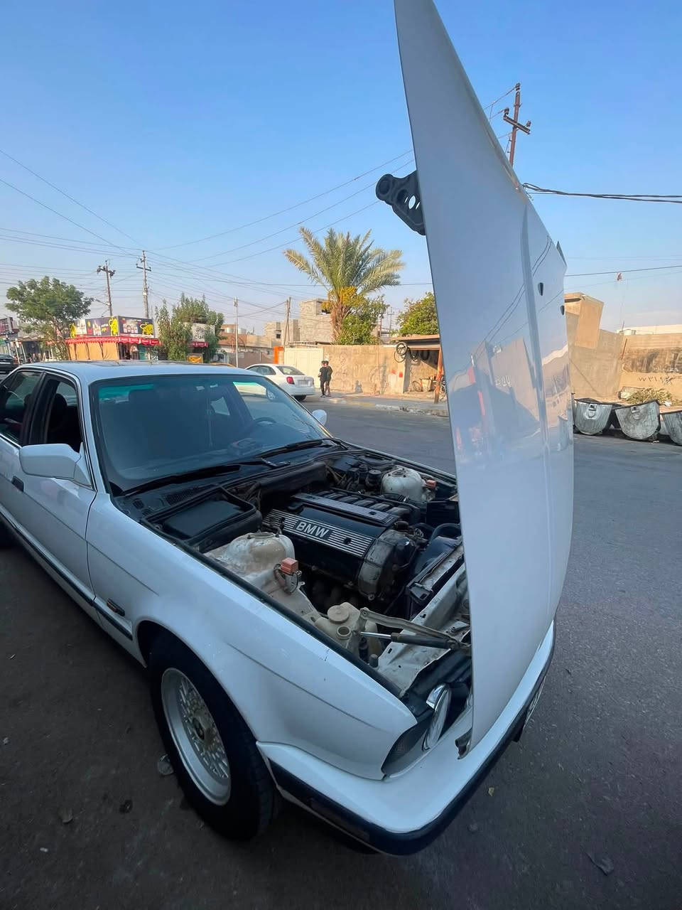 السلام عليكم
للبيع BMW 525 
موديل 1993
محرك كبس
ضربتها فقط جاملغ امامي
تبريد شغال ثلج
كهربائيات كلها شغاله 
رقمي ***********
مكاني كركوك حي النصر

