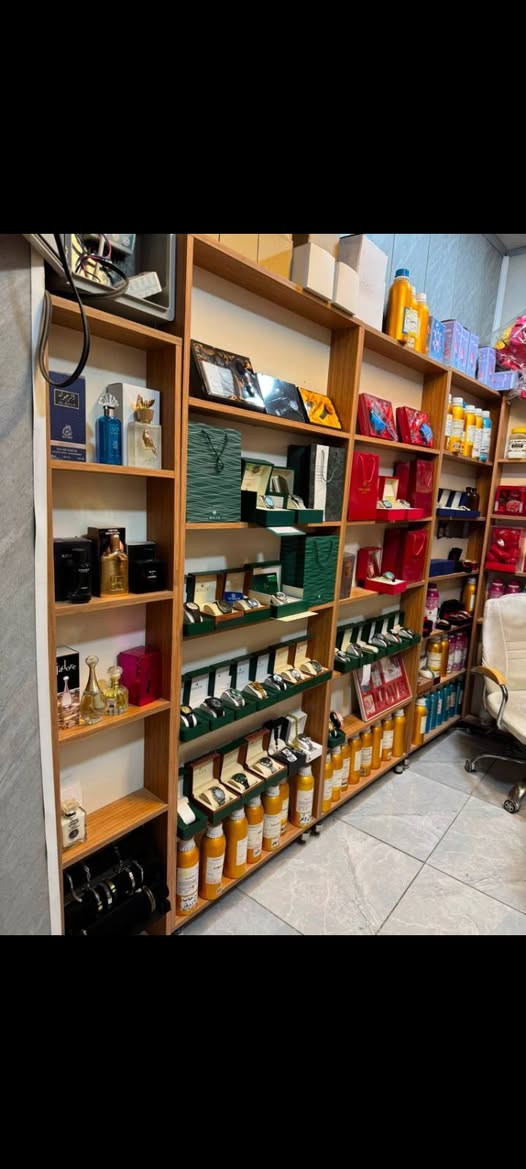 محل عطور وساعات وهدايه لبيع عدم تفرغ مكان نجف نصر شارع بانزين خانه محل جاهز مولده وطني ومنضومه طاقه سعر مليونين اجار المحل مناسب 100الف شهر *********** سبلت طن ونص جديد مبرده جديده مروحه محل جاهز
