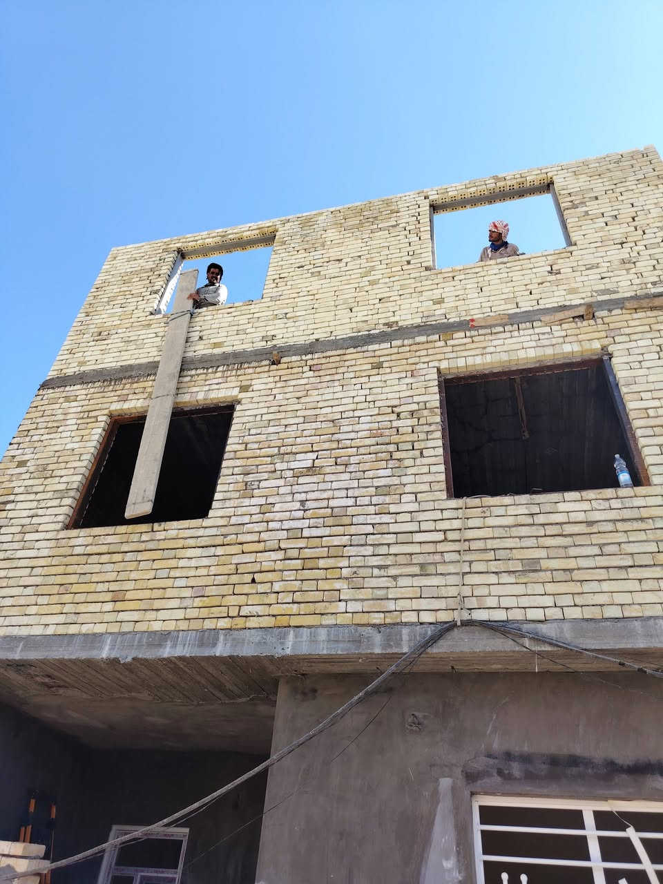 خلفه بناء درجه اولى استمرار بالعمل شغل هندسي رش البناء تنظيف البناء ***********
