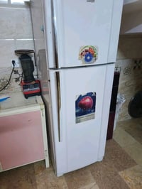 ثلاجة • بيها ثقب • طلع الغاز