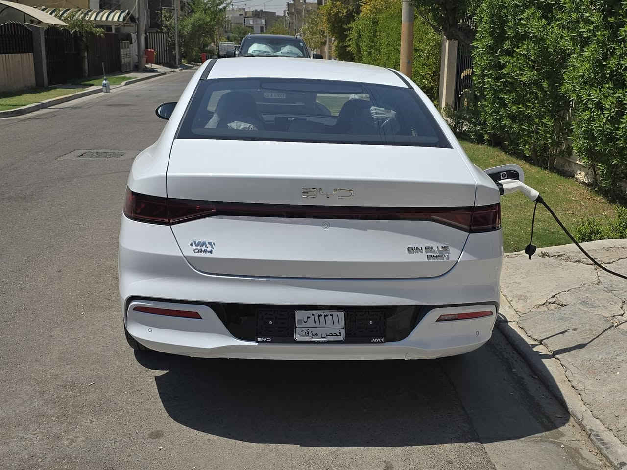 بي واي دي كن بلاس 2026 زيرو  زيرو 

ب BYD Qin Plus Hybrid 

السعر : جوة السوك اتصل ع الرقم ***********

خليجي ضمان وكالة NAT العراق 

 6 سنوات ضمان على السيارة.
8 سنوات ضمان على البطارية.

 المواصفات:
 محرك بنزين + هايبرد اقتصادي وعالي الكفاءة.
 بصمتان ذكيتان مع تشغيل عن بُعد.
 مقاعد جلد فاخرة بلونين (أبيض وجوزي).
شاشة وسطية دوارة.
عداد ديجيتال بالكامل.
 تحكم بالمقود من الجهتين.
 كاميرا خلفية.
 حساسات ركن.
 داخلية مطعمة بديكورات Piano Black الفاخرة.
 أنظمة قيادة وأمان متكاملة.
أوضاع قيادة متعددة (Drive Mode).
اوتو Auto Hold.
 مانع انزلاق (Traction Control).
 هاند بريك كهربائي.
مساعد صوتي يدعم اللغة العربية.
 تبريد أمامي بقوتين (2 Stage).
 مصابيح أمامية زينون.
 مصابيح خلفية LED.
 ملحقات الوكالة كاملة مع السبير وطفاية وشاحنة وجنطه طبابة

مكان السياره بغداد حي الاطباء بلجهاد قرب خدمي شارع المطار للتواصل 
***********
