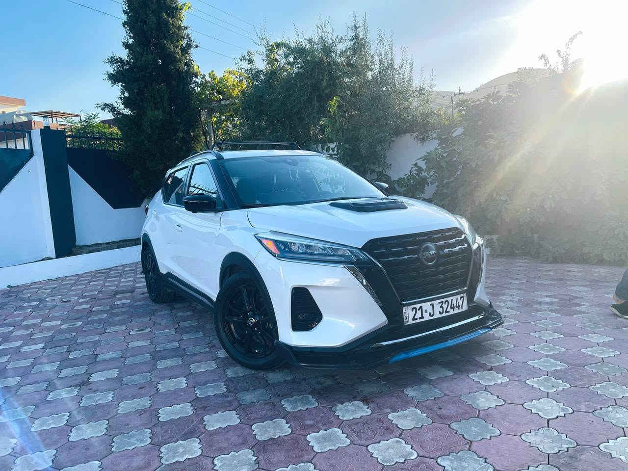 Nissan kicks 2021SR
سەیارەکە فولە 43000 حەقیقی ڕۆشتوە بۆیاخی نیە 
کوشن هیتەرە سوکان هیتەرە ڕادارو خەتی جادەیە تەحدید سورعەیە بەشەرتی تەقەو ڕەقە چرکەی تیانیە بەناوی خۆمانەوەیە
چوار تایەی تازەی لەسەرە 
سعری  157گەڵاو معامەلە
***********
شوێن سلێمانی السليمانية, العراق
