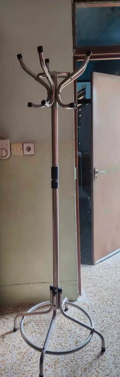 للبيع زاوية وميز سعر 55 بي مجال 
الشمعه سعرها 13 بيها مجال موصل حي صدام
