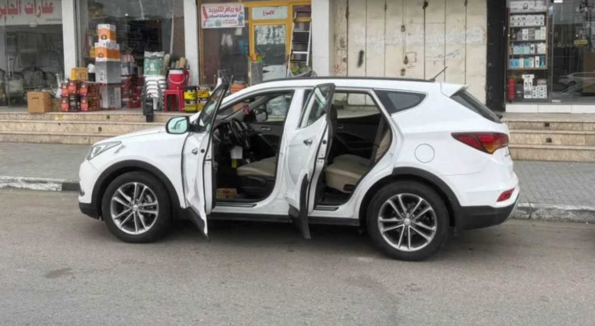 سنتافي موديل 2018 للبيع 
بيهه مكانين صبغ بلجاملغات على كد شبر اثر شلع فابلون الباقي كله كفاله 
رقم جديد شمالي تريد وكاله تريد تحويل
السياره فول للاخير فتحه مراية شفط  كشنات جلد 
كل المواصفات موجوده ماعده البصمه
سياره كير مكينه تبريد كفاله     7 راكب 
سعر 188 وبيه مجال حك جيتك //البصره قبلة 
 *********** البصرة, العراق
