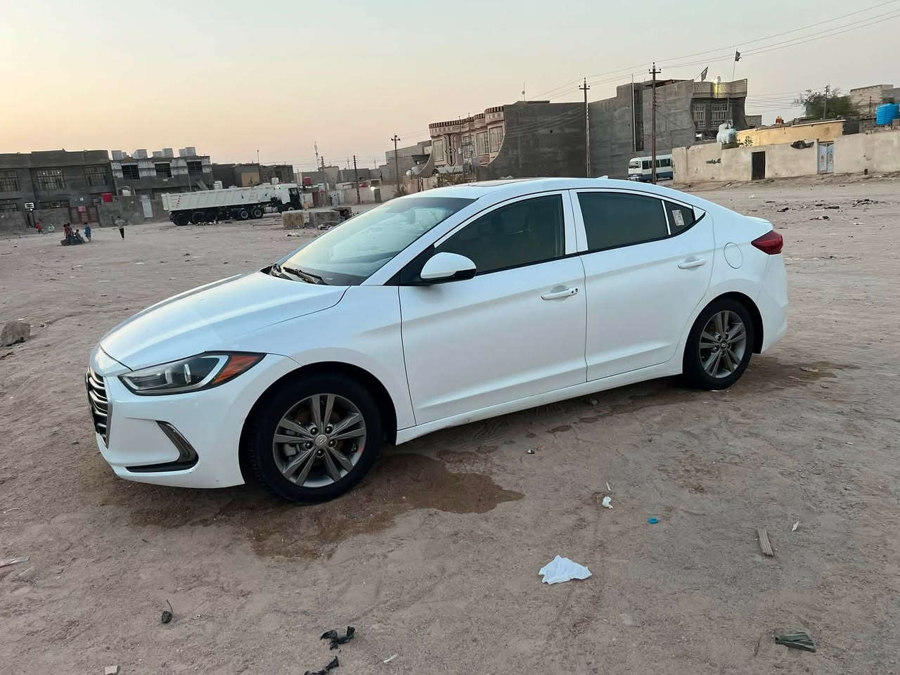 النترا مديل 2018وارد امريكي السياره كلين. كفاله. عده. بارد ب الهلال الخلف السايق فول مواصفات ١/١  فتحه  بصمه امرايات شفط   محرك 2000 دوش سياره مانقصها الف تبريد تدفئه حداده ربع ماذب عليها رقم ذي قار  سنويه ٢٠٣١   السعر ١٣٣ وبيها مجال 
المكان البصره الزبير. 
رقم الهاتف ***********
