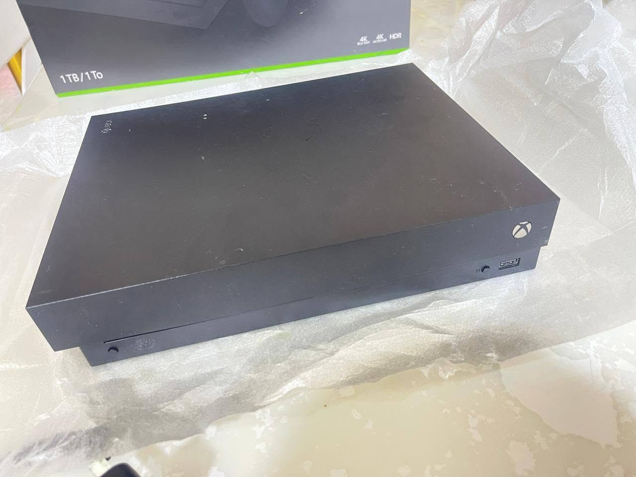 السلام عليكم
XBOX ONE X
1 تيرا
 4K blu-ray 
السعر 275 وبي مجال 
***********
