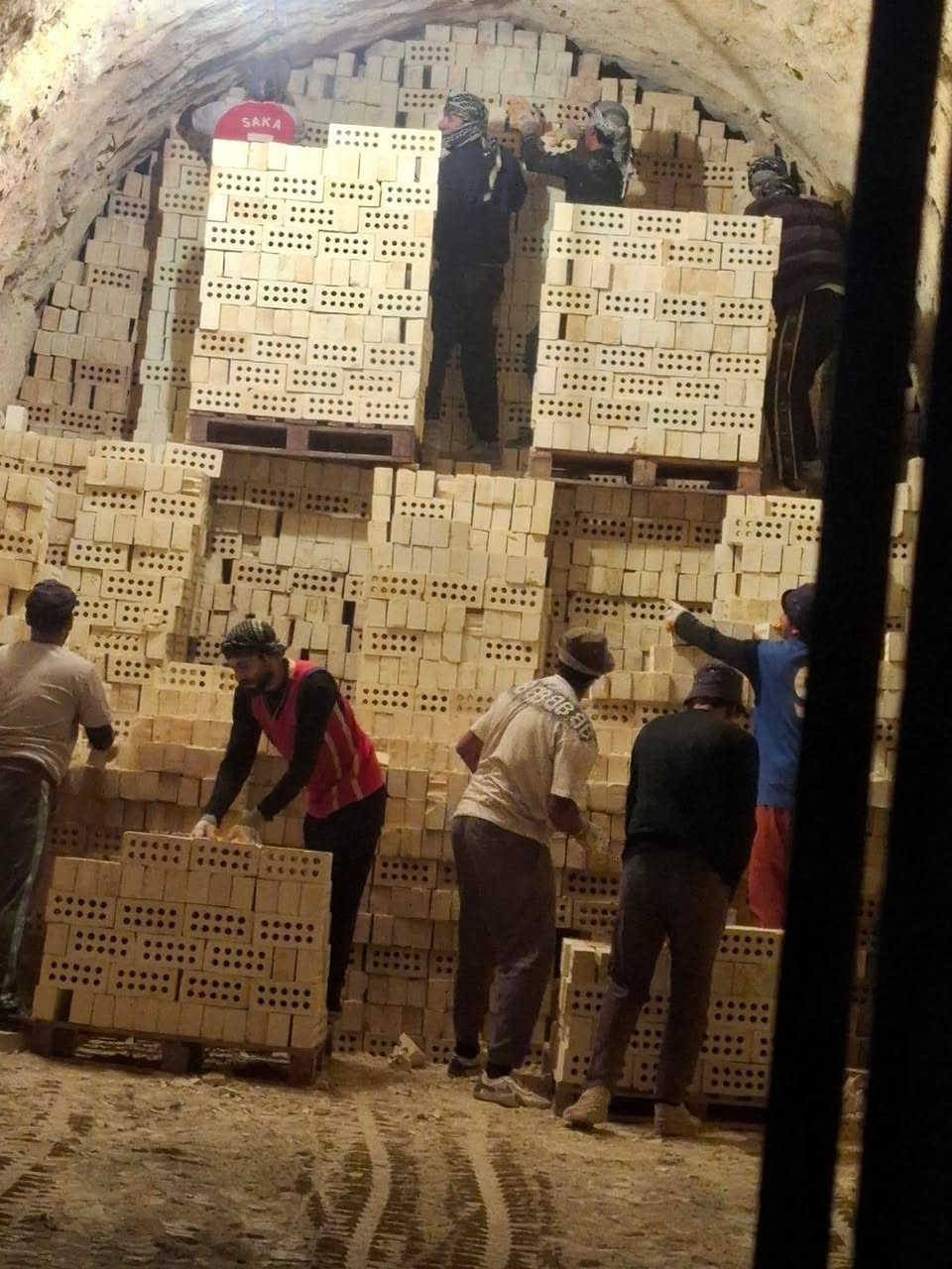 تجهيز طابوق النهروان الجمهوري بكميات مفتوحه في بغداد وجميع المحافظات 
1.نظام قلاب 
2.نظام سكيب 400..800
للأستفسار الاتصال
***********
