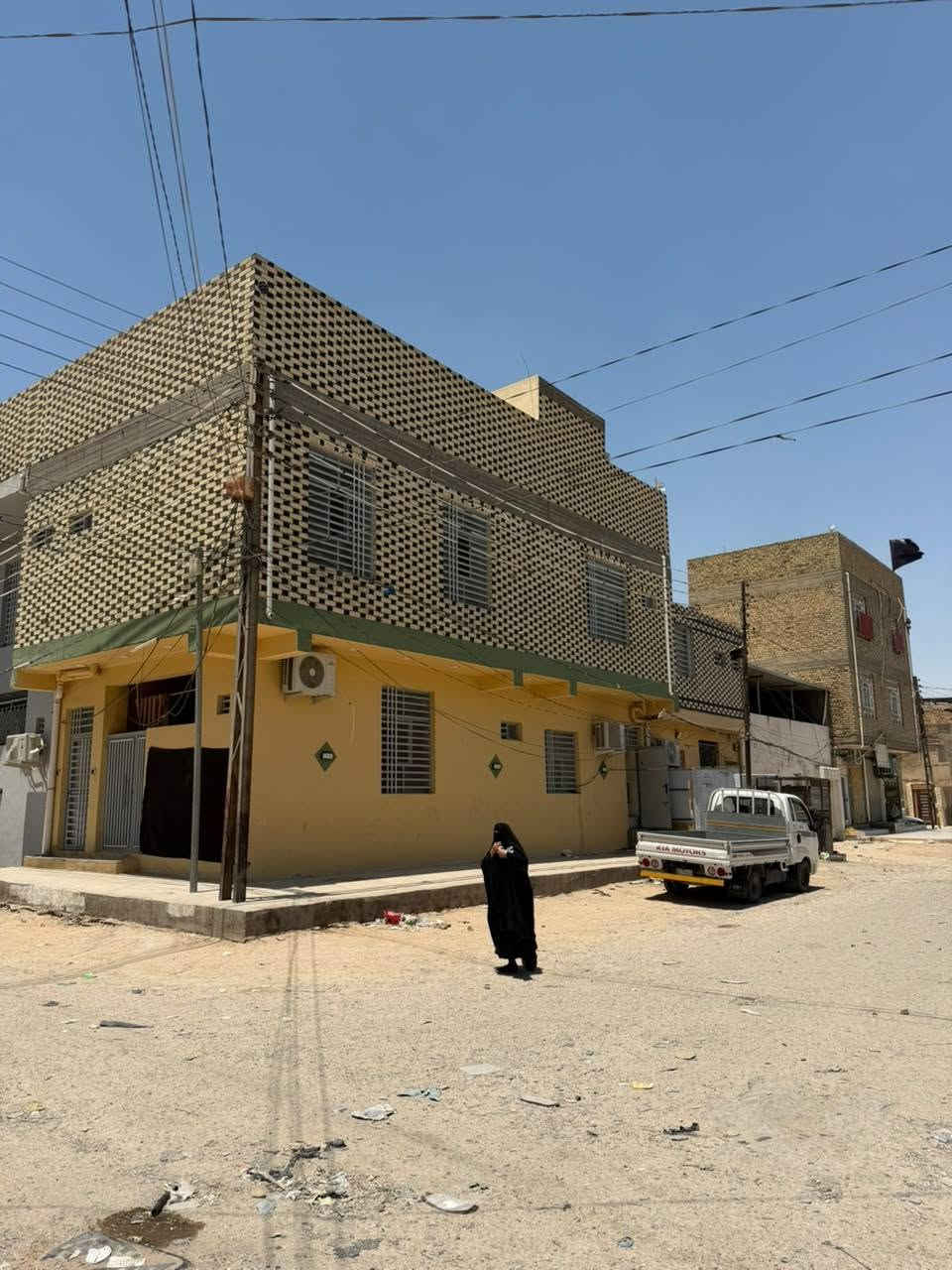 بناية تجارية الوارد السنوي ١٢ مليون وأكثر مساحه ٧٥ متر قرب الشارع العام الجمهوريه الجديدة الثالثه مشتمل وشقتين  بناء سنة ٢٠٢٥ للبيع بسعر مناسب للتواصل *********** /*********** مكتب ابو سيف الجبوري للوساطة العقارية
