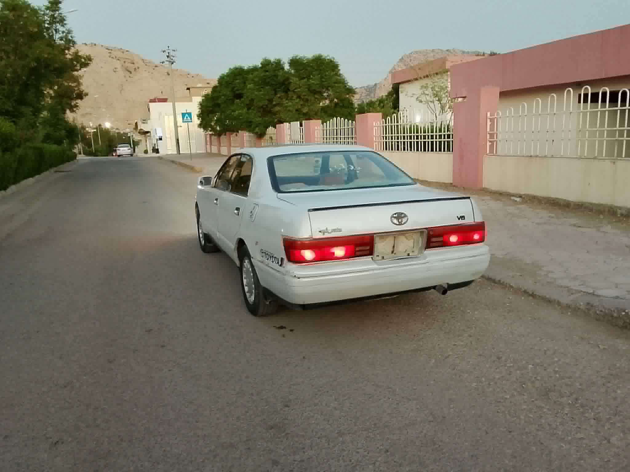 كراون 1994 • جير اتوماتيك • قفل مركزي