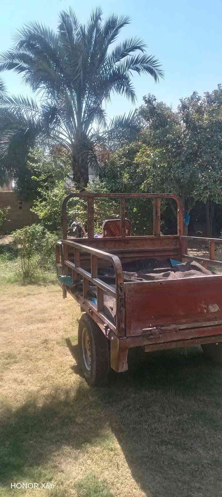 سلام عليكم ستوته دايون  محرك22 مجفت جديد عل سحك  تخم تاير كبل للشارع ستوته مال بيت ماطالعه يرادلهة ترتيب بدي ولايتات سعر475وبيهةمجال ل المكان بغداد المدائن سلمان باك لشراي ***********

نص مكتوب في الصور:
- HONOR X6b